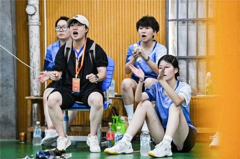 奋力扣杀, 本次比赛由 奋力扣杀, 本次比赛由